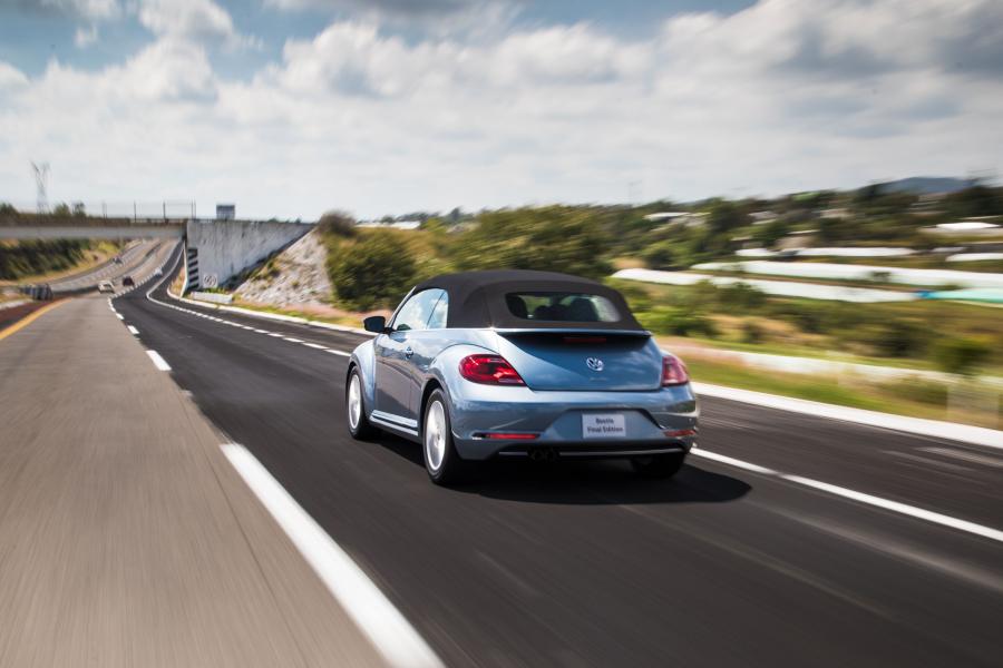  Volkswagen Beetle Final Edition Convertible 2018 года  (NA) (фото 3 из 15)